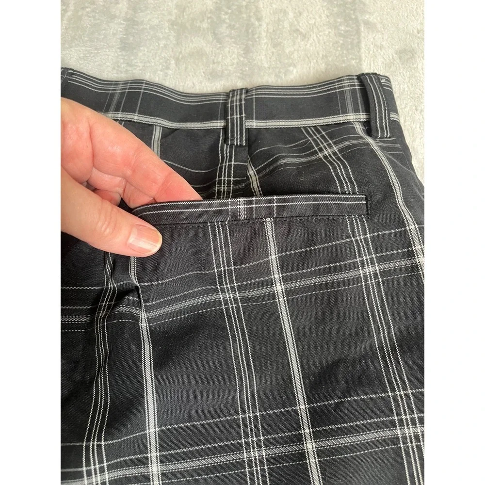 PGA TOUR Mens Plaid Golf Shorts Flat Front Sz 32 Black White Polyester